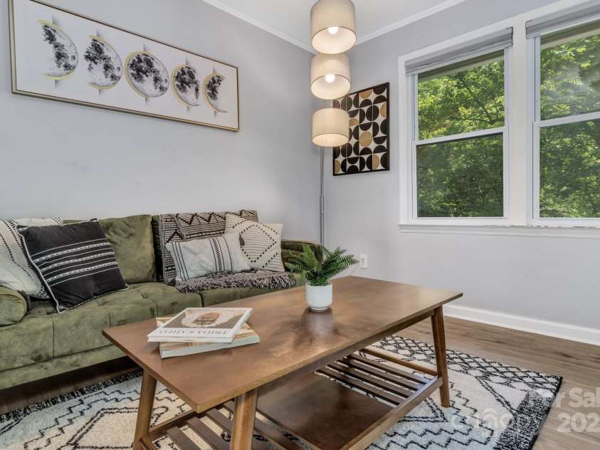 35 Avondale Road, Asheville, NC 28803.  MLS# CAR4259501, YatesRealty ID 19298. 