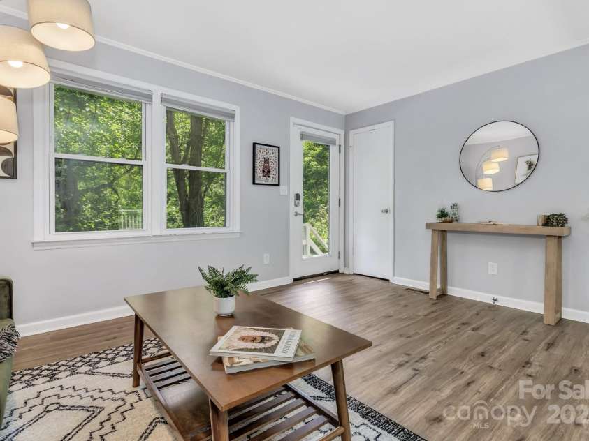 35 Avondale Road, Asheville, NC 28803.  MLS# CAR4259501, YatesRealty ID 19298. 