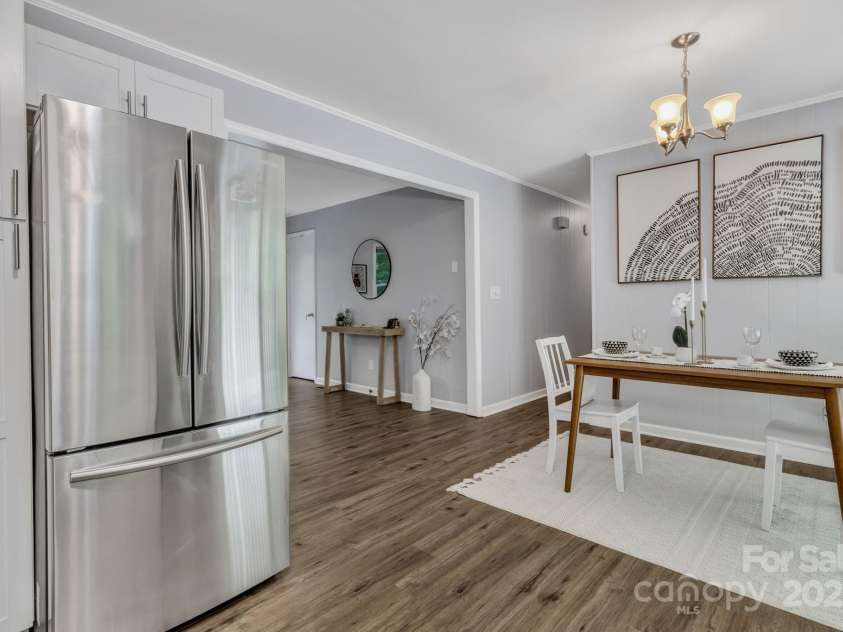 35 Avondale Road, Asheville, NC 28803.  MLS# CAR4259501, YatesRealty ID 19298. 