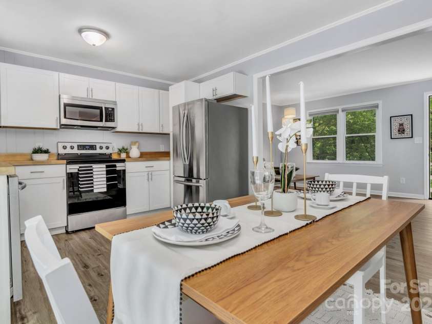 35 Avondale Road, Asheville, NC 28803.  MLS# CAR4259501, YatesRealty ID 19298. 