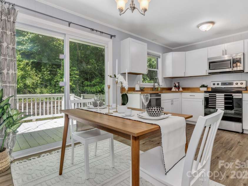 35 Avondale Road, Asheville, NC 28803.  MLS# CAR4259501, YatesRealty ID 19298. 