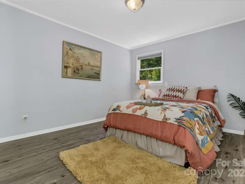 35 Avondale Road, Asheville, NC 28803.  MLS# CAR4259501, YatesRealty ID 19298. 