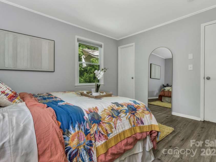 35 Avondale Road, Asheville, NC 28803.  MLS# CAR4259501, YatesRealty ID 19298. 