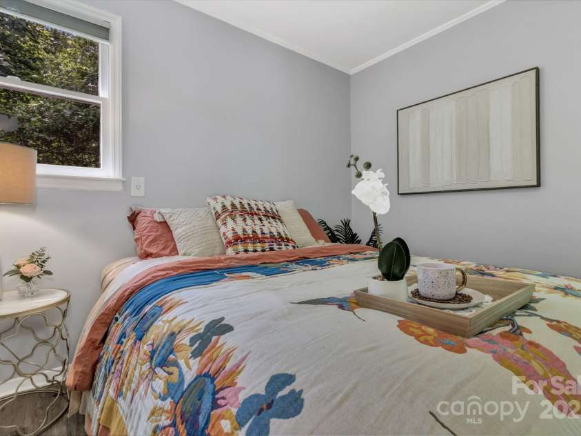 35 Avondale Road, Asheville, NC 28803.  MLS# CAR4259501, YatesRealty ID 19298. 