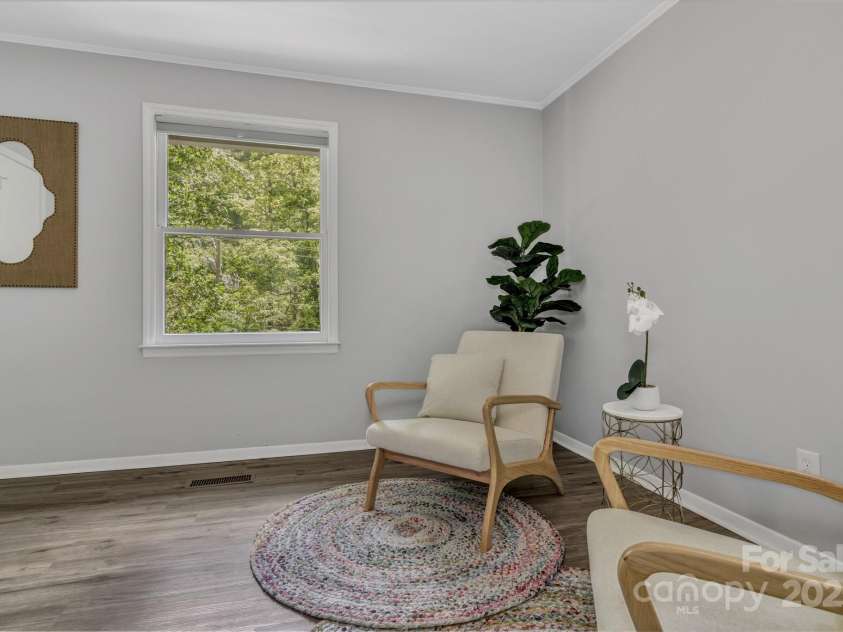 35 Avondale Road, Asheville, NC 28803.  MLS# CAR4259501, YatesRealty ID 19298. 