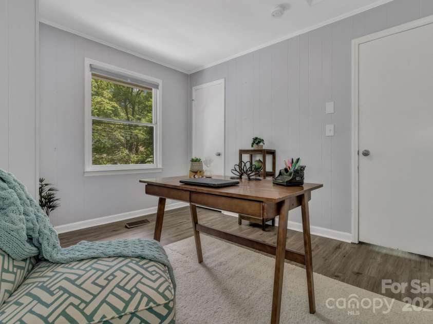 35 Avondale Road, Asheville, NC 28803.  MLS# CAR4259501, YatesRealty ID 19298. 