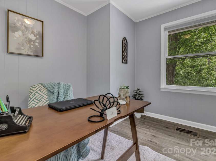 35 Avondale Road, Asheville, NC 28803.  MLS# CAR4259501, YatesRealty ID 19298. 