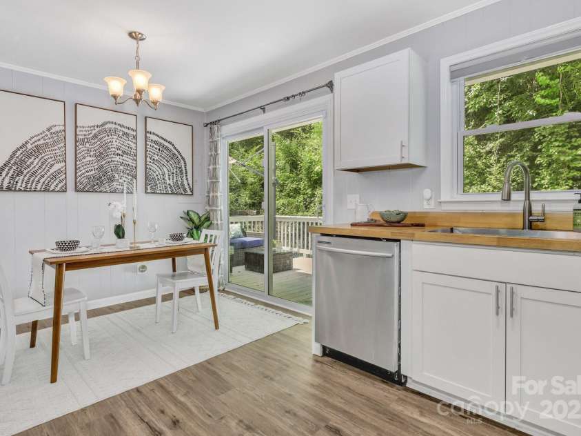 35 Avondale Road, Asheville, NC 28803.  MLS# CAR4259501, YatesRealty ID 19298. Dining Area