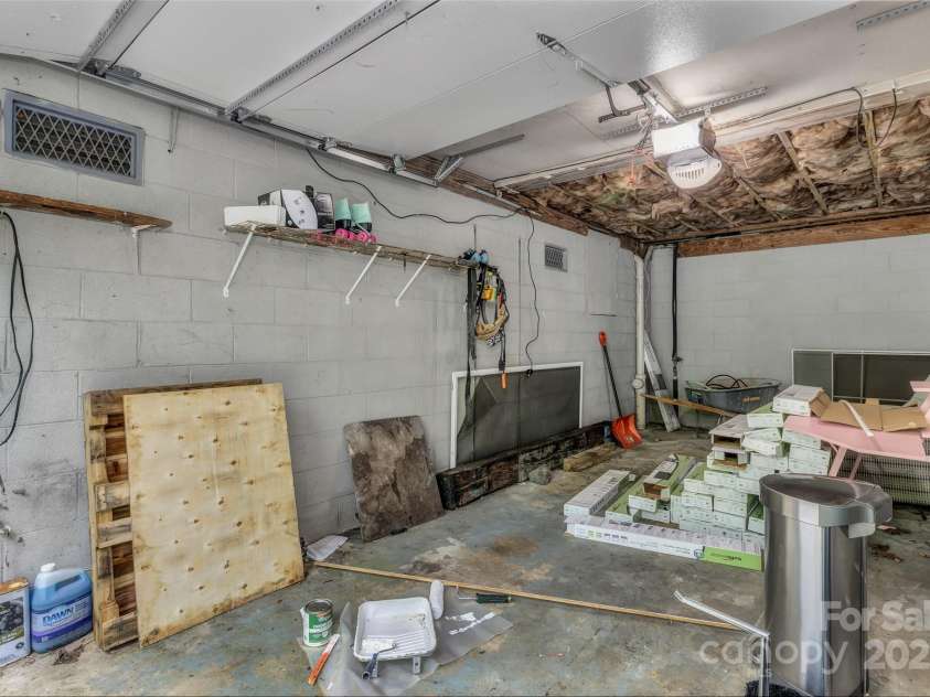 35 Avondale Road, Asheville, NC 28803.  MLS# CAR4259501, YatesRealty ID 19298. Garage