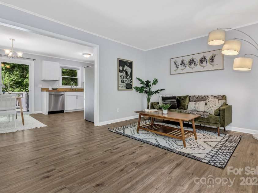 35 Avondale Road, Asheville, NC 28803.  MLS# CAR4259501, YatesRealty ID 19298. Living Room