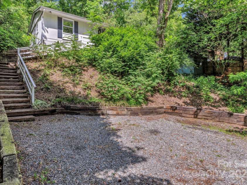 35 Avondale Road, Asheville, NC 28803.  MLS# CAR4259501, YatesRealty ID 19298. Lots of extra parking