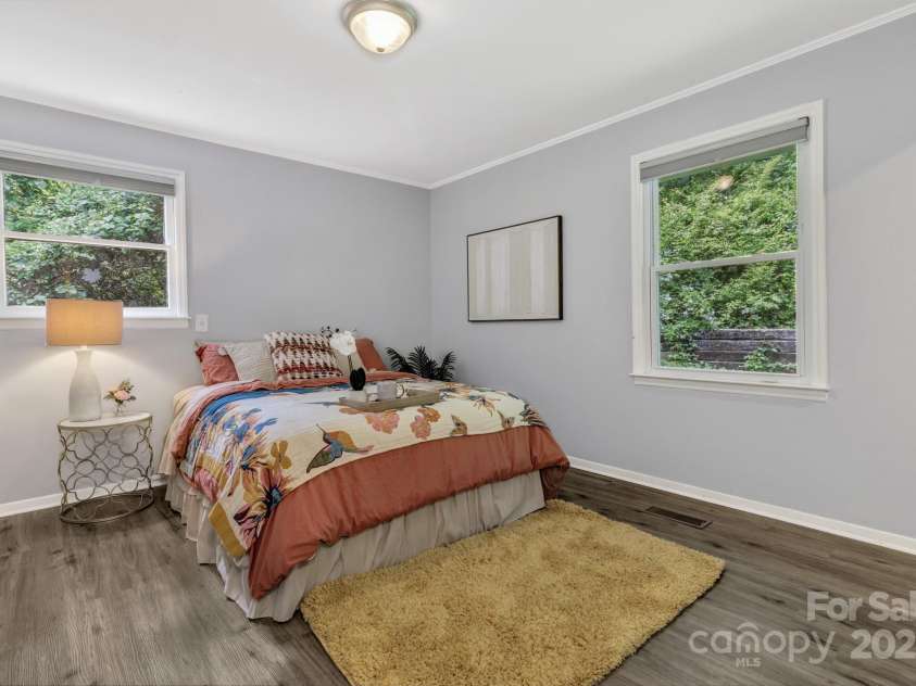 35 Avondale Road, Asheville, NC 28803.  MLS# CAR4259501, YatesRealty ID 19298. Primary Bedroom