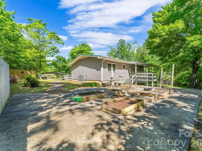 106 Silverstone Drive, Marion, NC 28752.  MLS# CAR4375288, YatesRealty ID 19299. 