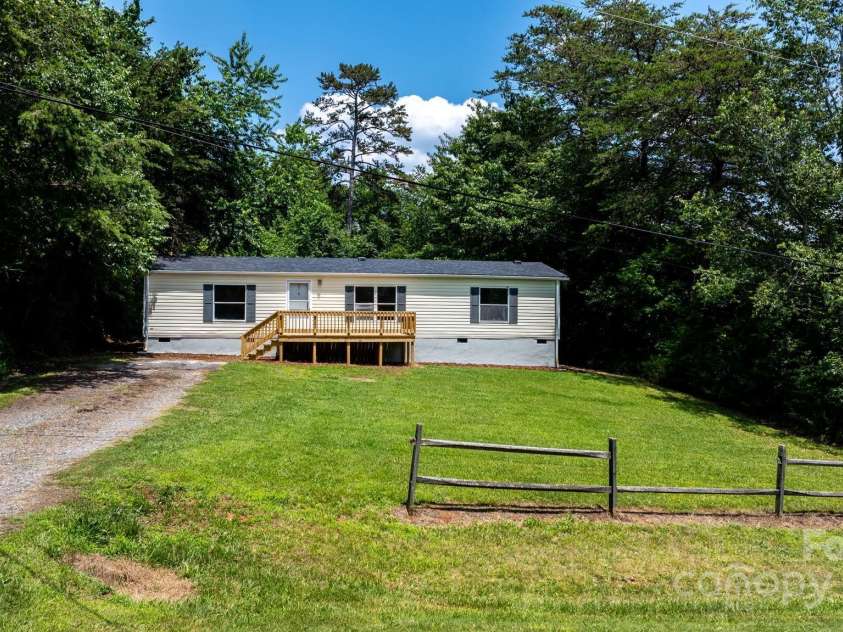 3947 South Park Drive, Morganton, NC 28655.  MLS# CAR4269583, YatesRealty ID 19299. 
