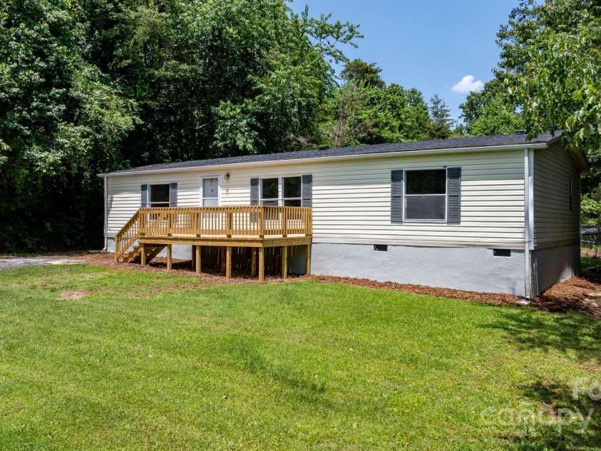 3947 South Park Drive, Morganton, NC 28655.  MLS# CAR4269583, YatesRealty ID 19299. 
