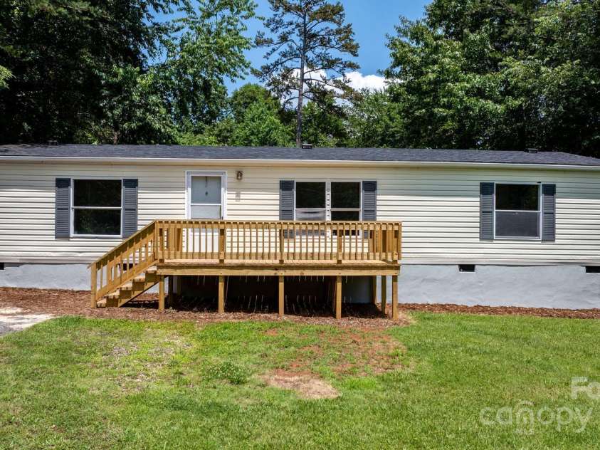 3947 South Park Drive, Morganton, NC 28655.  MLS# CAR4269583, YatesRealty ID 19299. 
