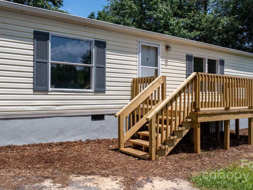 3947 South Park Drive, Morganton, NC 28655.  MLS# CAR4269583, YatesRealty ID 19299. 