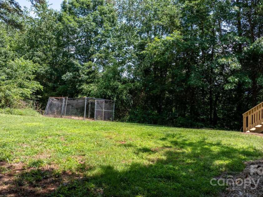 3947 South Park Drive, Morganton, NC 28655.  MLS# CAR4269583, YatesRealty ID 19299. 