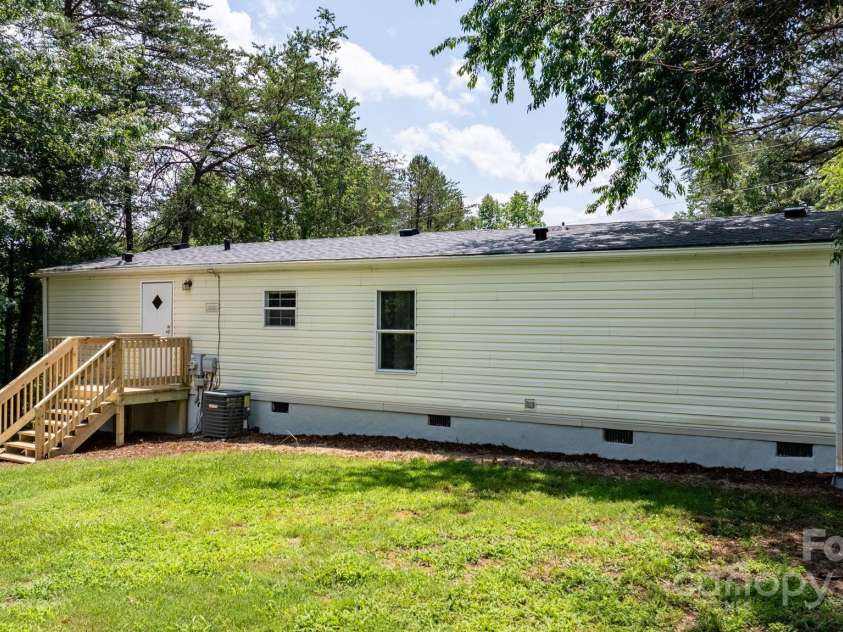 3947 South Park Drive, Morganton, NC 28655.  MLS# CAR4269583, YatesRealty ID 19299. 