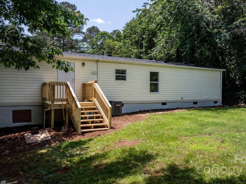 3947 South Park Drive, Morganton, NC 28655.  MLS# CAR4269583, YatesRealty ID 19299. 