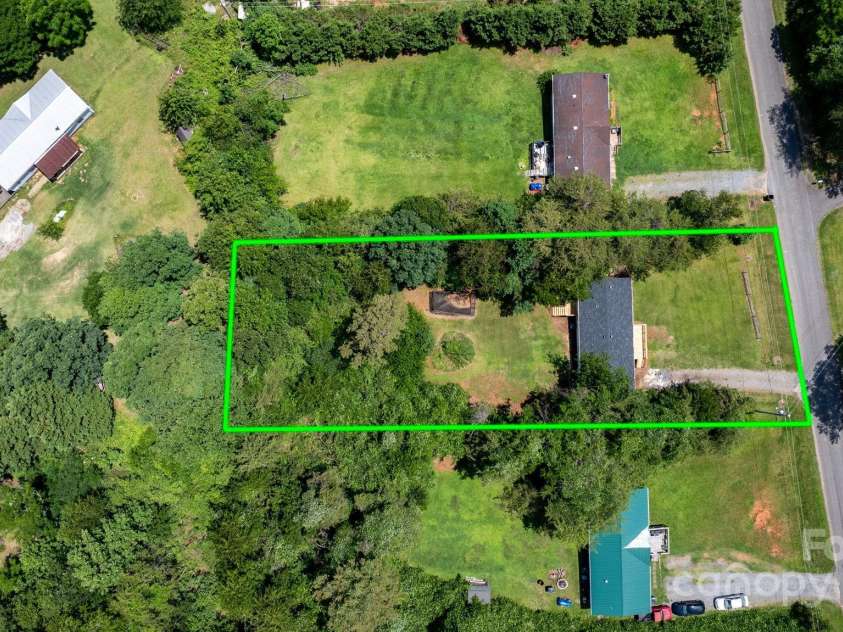3947 South Park Drive, Morganton, NC 28655.  MLS# CAR4269583, YatesRealty ID 19299. 