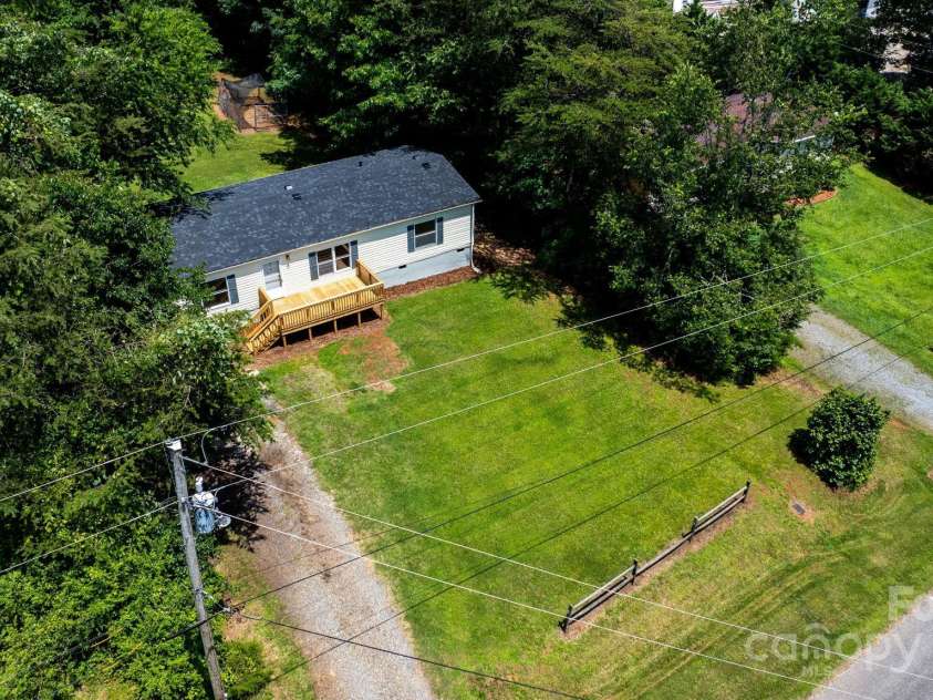 3947 South Park Drive, Morganton, NC 28655.  MLS# CAR4269583, YatesRealty ID 19299. 