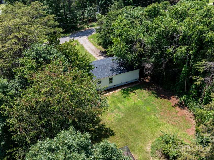 3947 South Park Drive, Morganton, NC 28655.  MLS# CAR4269583, YatesRealty ID 19299. 