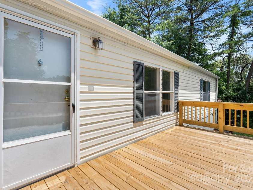 3947 South Park Drive, Morganton, NC 28655.  MLS# CAR4269583, YatesRealty ID 19299. 