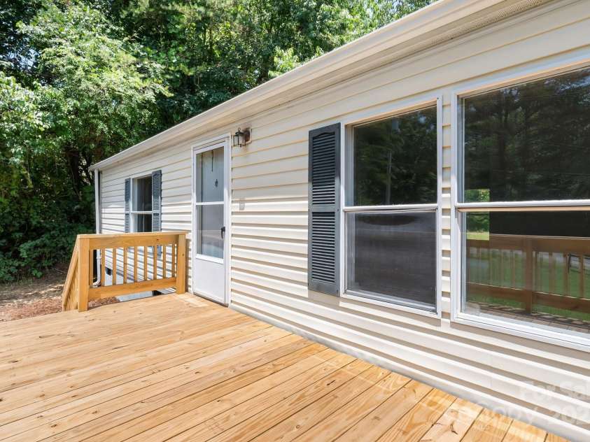 3947 South Park Drive, Morganton, NC 28655.  MLS# CAR4269583, YatesRealty ID 19299. 