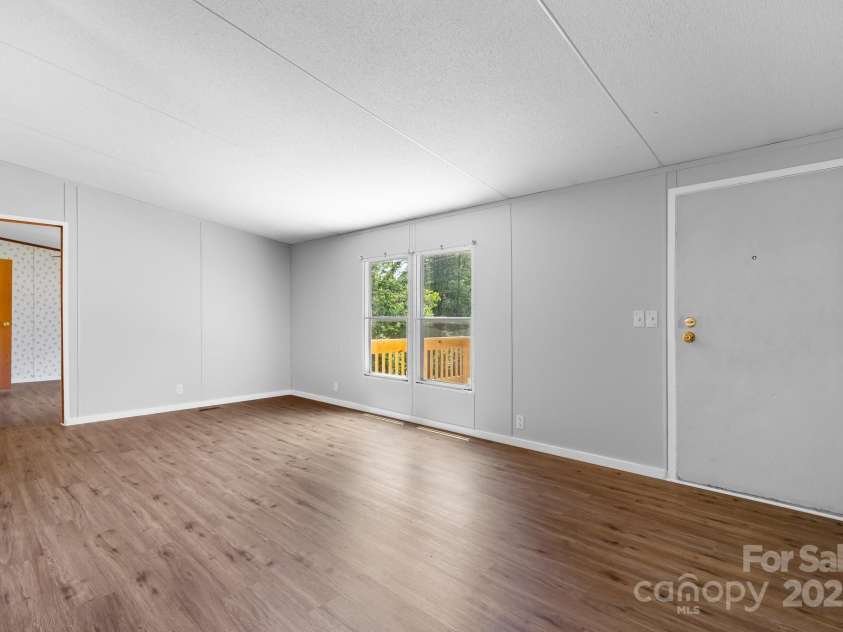 3947 South Park Drive, Morganton, NC 28655.  MLS# CAR4269583, YatesRealty ID 19299. 