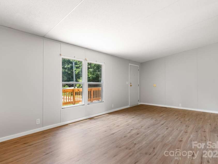 3947 South Park Drive, Morganton, NC 28655.  MLS# CAR4269583, YatesRealty ID 19299. 