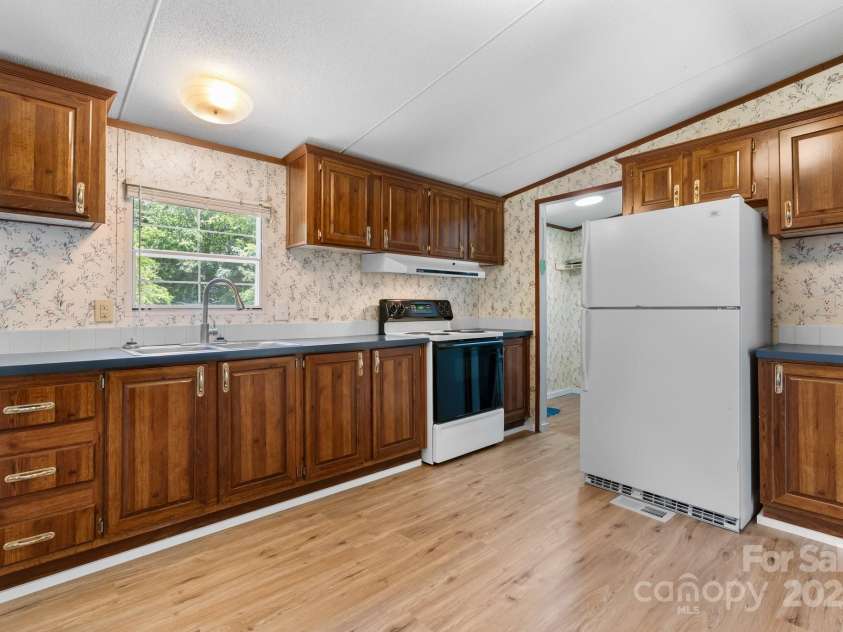 3947 South Park Drive, Morganton, NC 28655.  MLS# CAR4269583, YatesRealty ID 19299. 