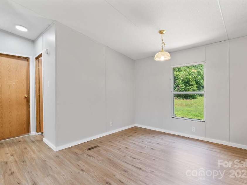 3947 South Park Drive, Morganton, NC 28655.  MLS# CAR4269583, YatesRealty ID 19299. 