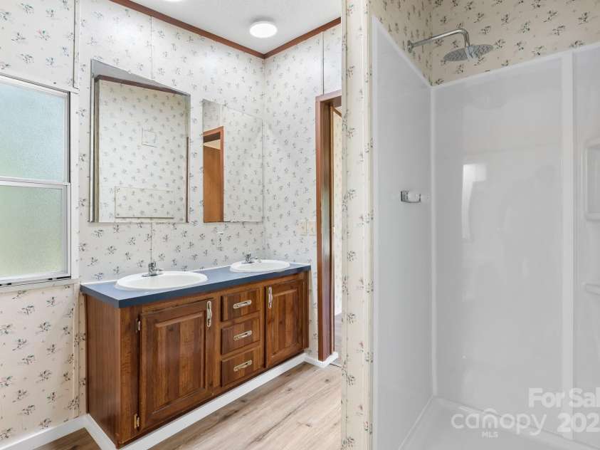 3947 South Park Drive, Morganton, NC 28655.  MLS# CAR4269583, YatesRealty ID 19299. 