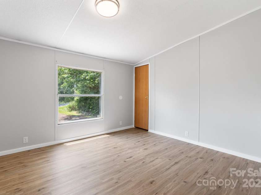 3947 South Park Drive, Morganton, NC 28655.  MLS# CAR4269583, YatesRealty ID 19299. 