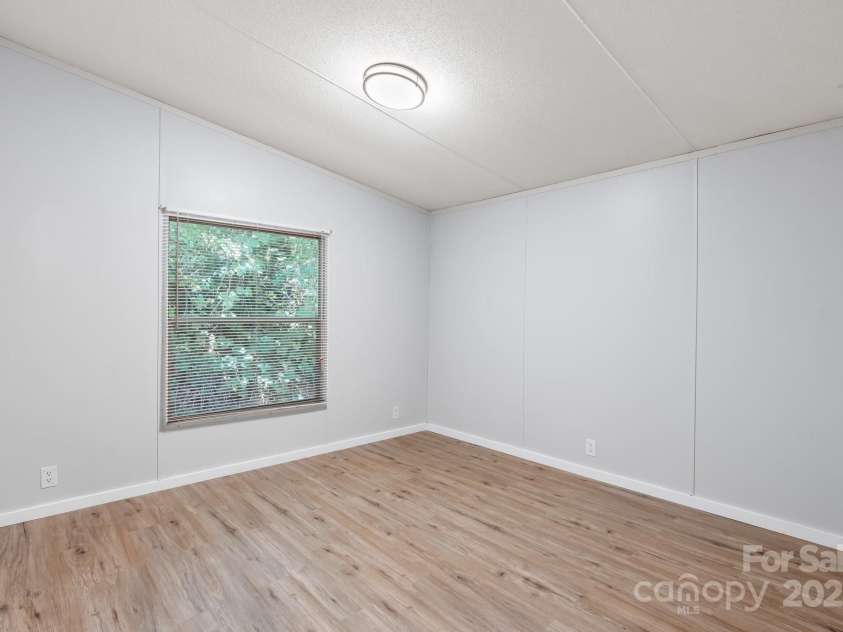 3947 South Park Drive, Morganton, NC 28655.  MLS# CAR4269583, YatesRealty ID 19299. 