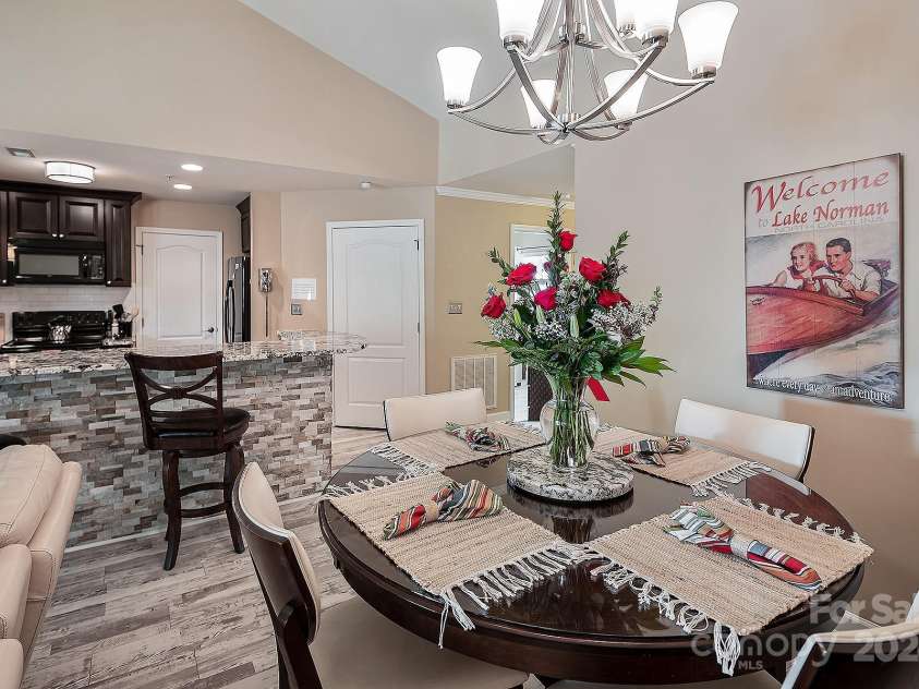 18641 Harborside Drive, Cornelius, NC 28031.  MLS# CAR4181188, YatesRealty ID 193. 
