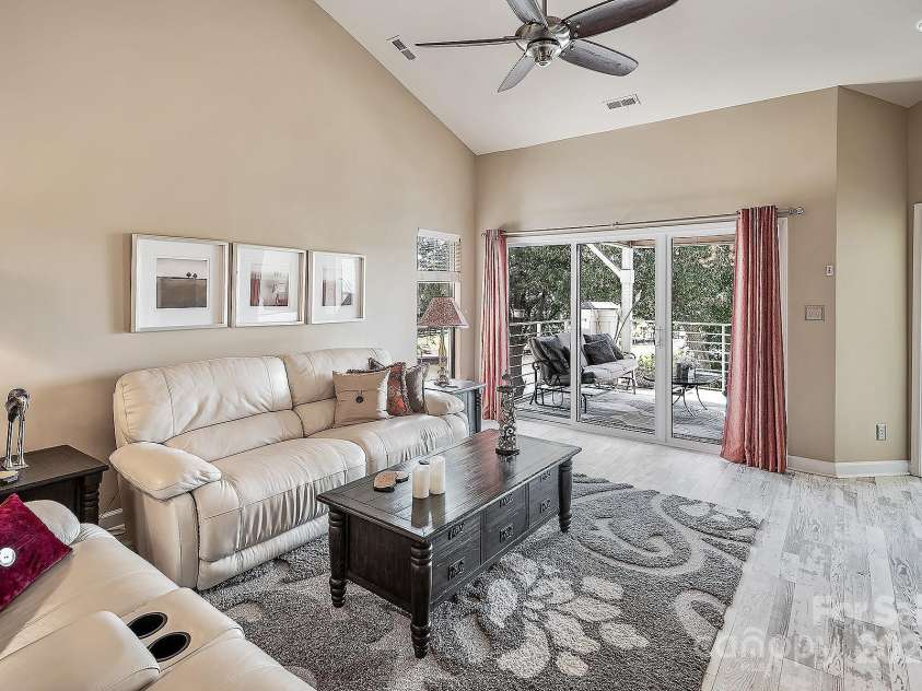 18641 Harborside Drive, Cornelius, NC 28031.  MLS# CAR4181188, YatesRealty ID 193. 