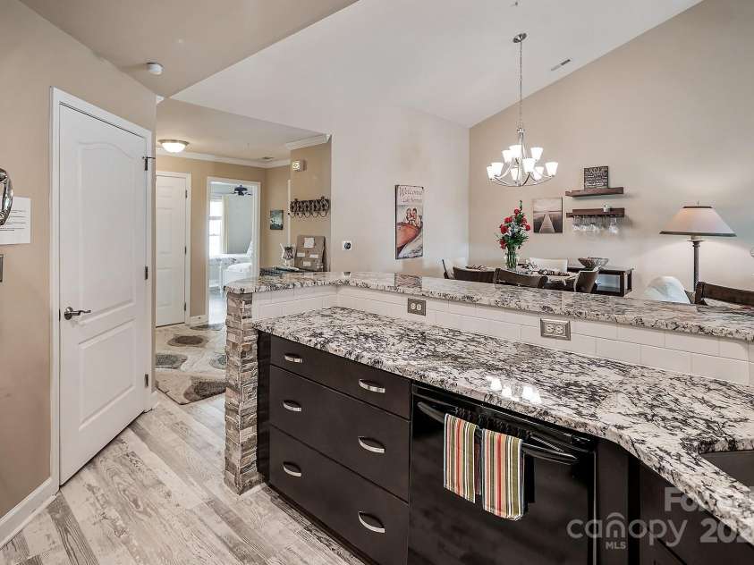18641 Harborside Drive, Cornelius, NC 28031.  MLS# CAR4181188, YatesRealty ID 193. 
