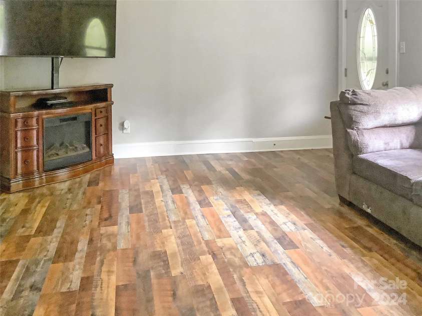 305 Milford Drive, Salisbury, NC 28144.  MLS# CAR4188497, YatesRealty ID 19300. 