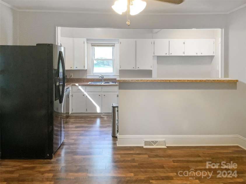 305 Milford Drive, Salisbury, NC 28144.  MLS# CAR4188497, YatesRealty ID 19300. 