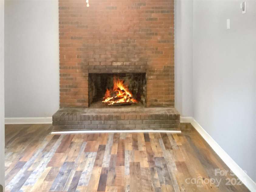 305 Milford Drive, Salisbury, NC 28144.  MLS# CAR4188497, YatesRealty ID 19300. 