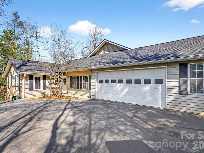 32 Tucker Road, Black Mountain, NC 28711.  MLS# CAR4362619, YatesRealty ID 19300. 