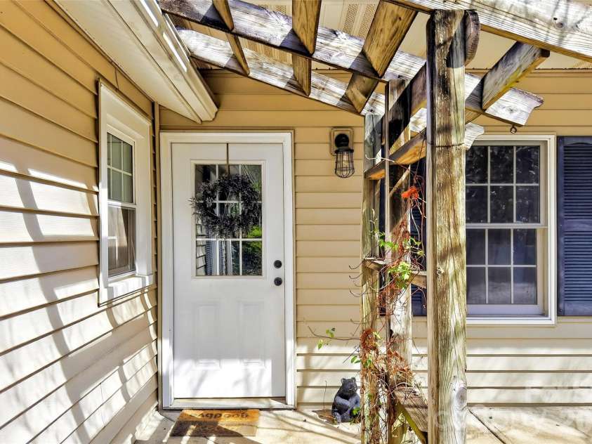 32 Tucker Road, Black Mountain, NC 28711.  MLS# CAR4362619, YatesRealty ID 19300. 