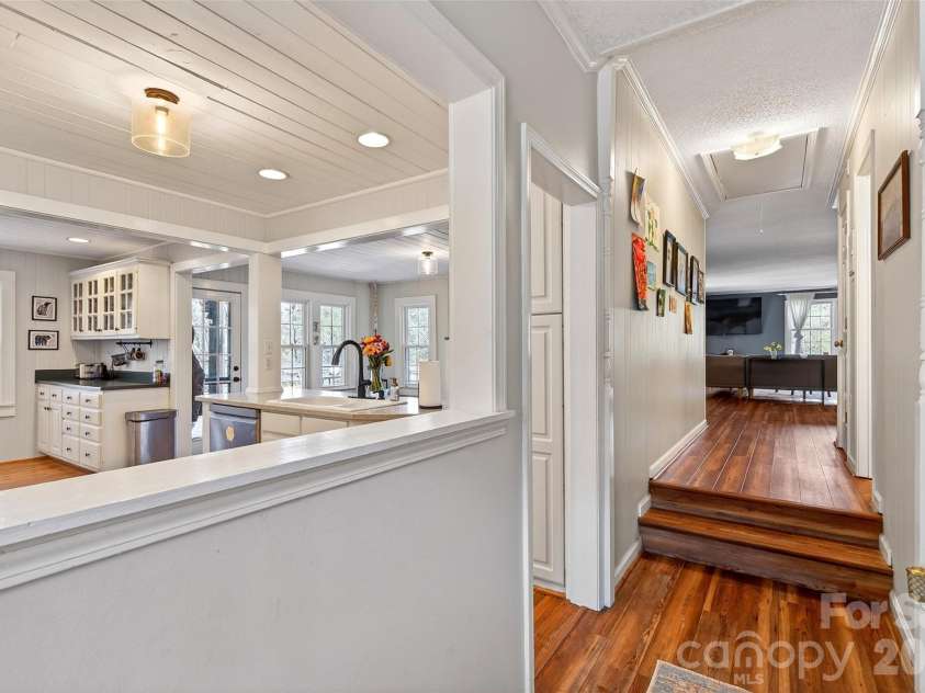 32 Tucker Road, Black Mountain, NC 28711.  MLS# CAR4362619, YatesRealty ID 19300. 