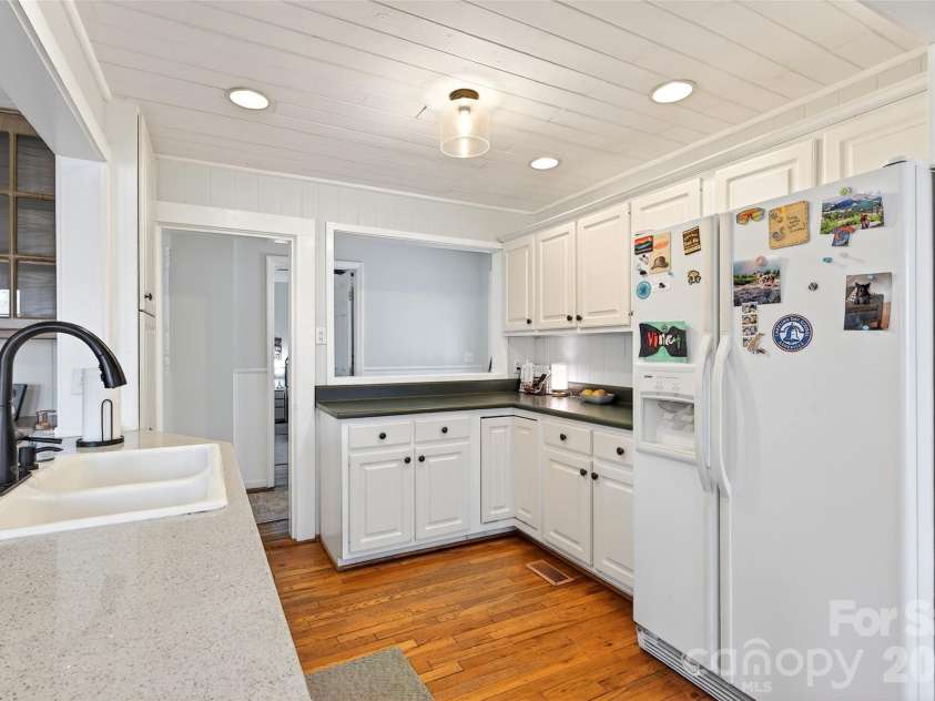 32 Tucker Road, Black Mountain, NC 28711.  MLS# CAR4362619, YatesRealty ID 19300. 