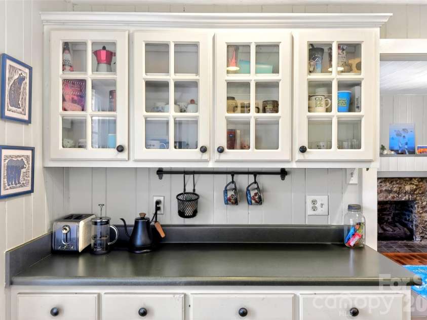 32 Tucker Road, Black Mountain, NC 28711.  MLS# CAR4362619, YatesRealty ID 19300. 