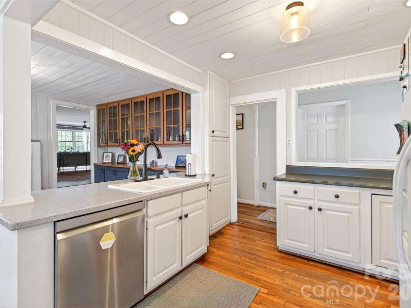 32 Tucker Road, Black Mountain, NC 28711.  MLS# CAR4362619, YatesRealty ID 19300. 