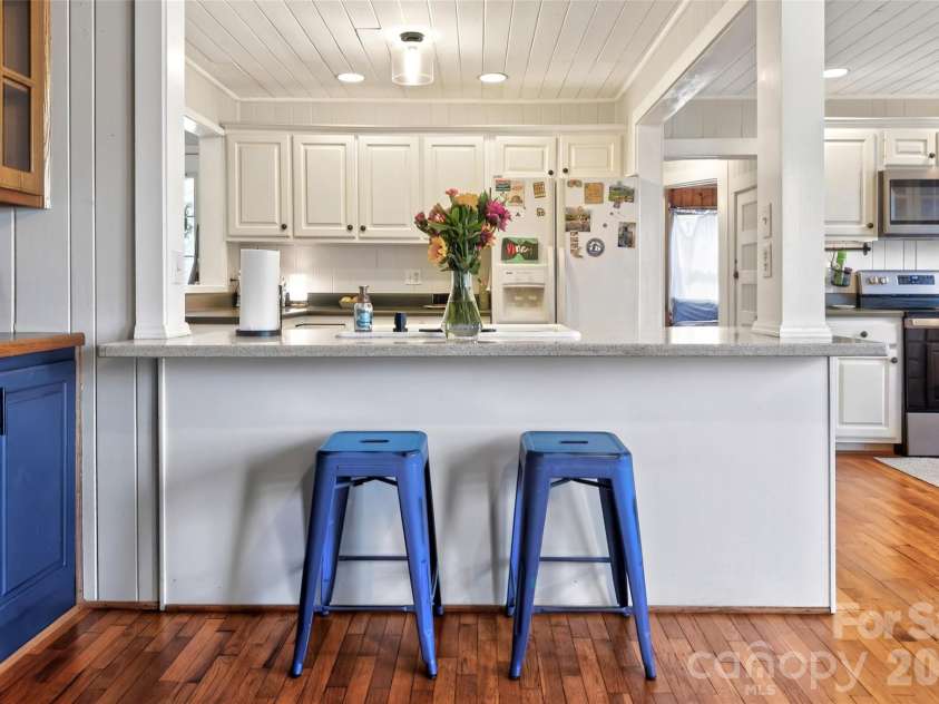 32 Tucker Road, Black Mountain, NC 28711.  MLS# CAR4362619, YatesRealty ID 19300. 
