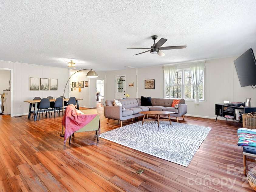 32 Tucker Road, Black Mountain, NC 28711.  MLS# CAR4362619, YatesRealty ID 19300. 